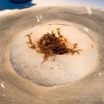 Michel Kayser Restaurant Alexandre - ⑫冷製サバイヨンとマスカルポーネ、アーモンドとキャラメリゼしたビスク、プラムカーネの泡、アルバ産トリュフサービス