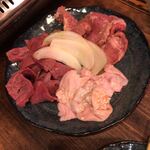 ホルモン豚金 - 