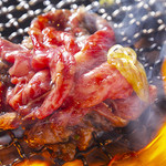 Aka Ushi Tare Yakiniku Marufuku - 肉を焼いている写真（しゃぶ焼き）