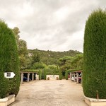 L'Oustau de Baumanière - 駐車場に車を停めて