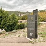 L'Oustau de Baumanière - 入口の看板