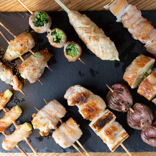 Enjoy our proud Yakitori (grilled chicken skewers) from standard to unique skewers♪