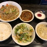 炎神 - 白菜とロース肉のピリ辛煮込（950円）