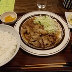 つるかめ食堂 - 豚生姜焼定食 935円