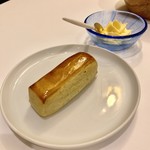 La Chevre d’Or - ①バジルのブリオッシュとバター