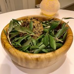 La Chevre d’Or - ②黒オリーブのソッカ(南仏郷土菓子)