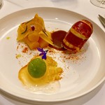 La Chevre d’Or - ⑥ヒソップ(ハーブの名前)でスモークしたロブスター 二種類にカットしたカンタロープメロン メロンソルベ