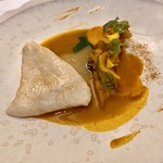 La Chevre d’Or - ⑨マトウダイの表面火入れ 低温調理の人参 スイートスパイスとプリザーブレモンの酸味のあるソース