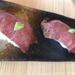 Taishuu Shabushabu Sakaba Shinka - 島根和牛炙り寿司（２貫）