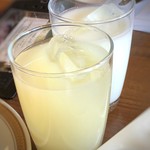 グランカフェ - ミルクとグレープフルーツジュース