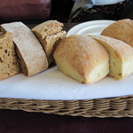 マドラウンジ - パンはお代りできます　