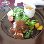 マドラウンジ - フォアグラ入りのハンバーグプレート