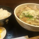 支那そば　碇屋 - 醤油ワンタンメン（無料大盛）800円とAセットご飯食べ放題100円