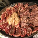 富久重ホルモン - どの肉も分厚くって、ワンダホー！