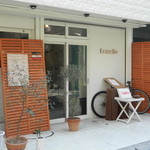 フラテッロ - 外観