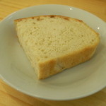 フラテッロ - ランチの自家製パン