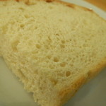 フラテッロ - 自家製パン　アップ