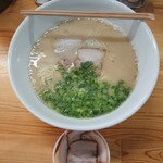 麺謹製3L's - らーめん(ばりかた)と、にく