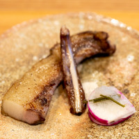 柚木元 - 2019.11 仔猪スペアリブ 赤カブ漬物 地物ピンクフィンガーライム