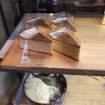 カフェ ド ガモヨン - 究極のチーズケーキ 470円