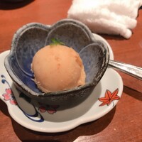 博多華味鳥 銀座4丁目店 - 柿のアイスクリーム