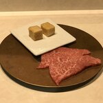 和牛焼肉 ワンダフィレ - 黒毛和牛厳選赤身 ポン酢泡醤油を添えて