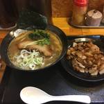 麺屋 頂 中川會 - らーめん820円とくずチャーシュー130円