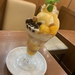 心斎橋ミツヤ - 黒タピオカと白桃マンゴーのもちもちパフェ（￥800）