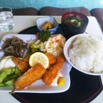 志賀坂 - ミックスフライ定食(税別800→880円)