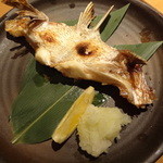 築地玉寿司 舞浜イクスピアリ店 - かぶと焼きは、ハマチ、サーモン、鯛から選べて鯛をお願いしました。