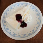 Cafe Charme - チーズケーキ　450円　お食事された方△100円+税