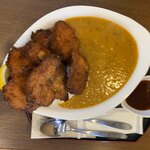 笑喜屋味所 - 黄金たっぷりチキンカツカレー@950