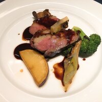 キハチ 名古屋JRセントラルタワーズ店 - ジューシーに焼きあげた鴨胸肉と葱のロースト  