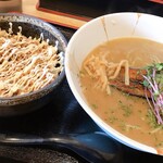 らーめん仙代 - 鷄白湯しょうが醤油　¥800
      ピリ辛そぼろ飯　¥200