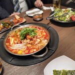 ハヌリ 新橋店 - スントゥブホルモン鍋(大)はホルモンの旨味がたっぷりで激ウマﾟ+.ヽ(≧▽≦)ﾉ.+ﾟ
                                〆はご飯かうどん選べます(テーブル毎に変更可)。