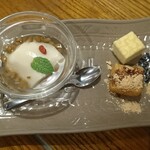 Chuugoku Kyoudo Ryouri Kinri - 自家製豆花・ケーキの二種盛り