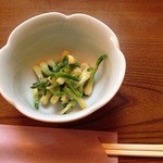 魚菜ダイニングどん呑亭 - お通し　ヒロッコ酢味噌和え