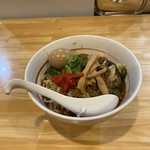 川の先の上 - 手もみ味噌混ぜそば　担々風（900円）+味玉（100円）