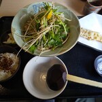 本格手打うどん 大河 - 秋田・三関せりと黒豚ロイヤルポークのあったかうどん～柚子を添えて～1,380円（税込）