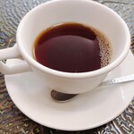 Galle de watanabe - コーヒーを注ぐ。色は紅茶より少し濃いめ。