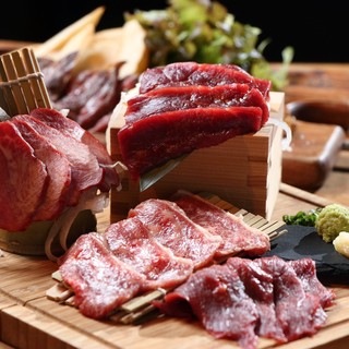 馬肉専門店ならではの新鮮馬刺し