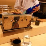 はらまさ - お酒をついてくださる親方です