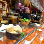 BAR NESTOR - メニュー４種類程のみのオーダー式、全ての量が多い