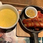 フレッシュネスバーガー 東池袋店 - カレーチャウダー、ソーセージグリル(カリーヴルスト)