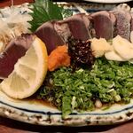 Oidenka - 鰹のタタキ。こちらも新鮮で美味しく食べ応えあり。