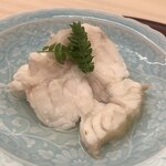 日本料理 久丹 - クエのアラ。背骨周囲とお腹の剥き身