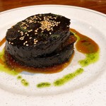 La Cuchara de San Telmo - モルシーヤ(血のソーセージ) ◎ ハーフサイズ9€ ソーセージに加えソースもまた絶品。決して日本では味わう事の出来ない料理で本当にお勧めです。