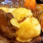 炭焼きハンバーグ 牛吉 - オランダ産ゴーダチーズがたっぷり！