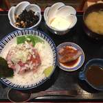 UOHARU - ランチ 究極の海鮮丼　１０００円 ＆ みそ汁　＋５０円　(2019/11)
