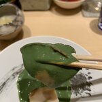 鮨 由う - 蒸し鮑の肝ペースト和え アップ